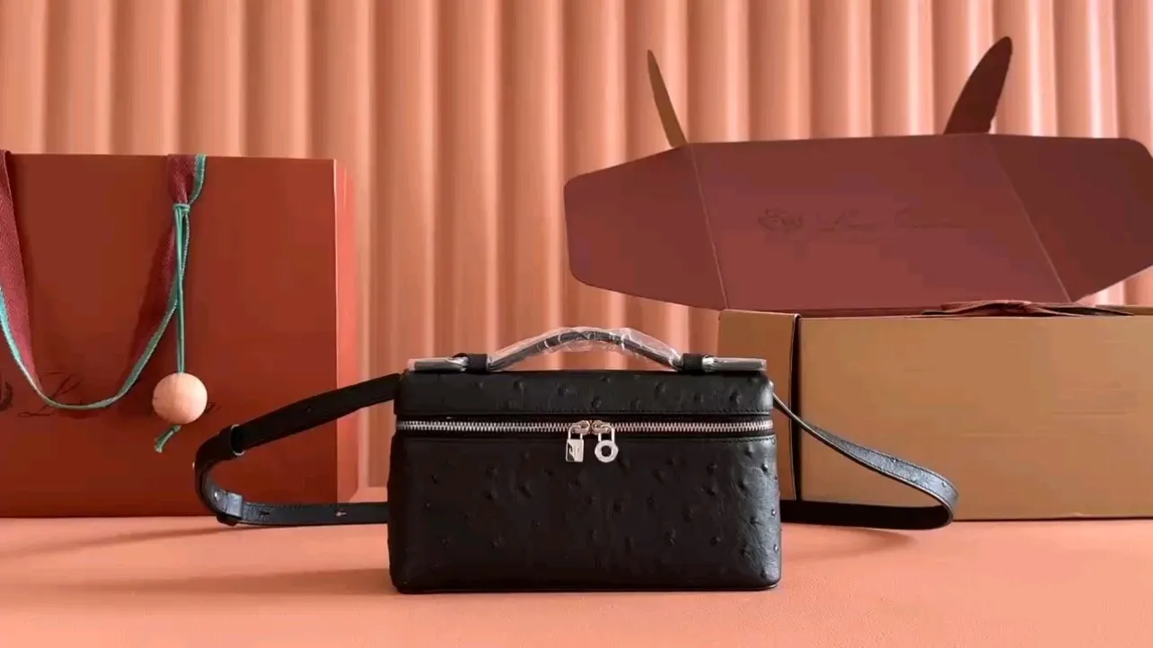 💋💋💋【Original leather configuration counter complete package】 𝐋𝐨𝐫𝐨 𝐏𝐢𝐚𝐧@ Extra pocket L19 series handbag/crossbody bag📦